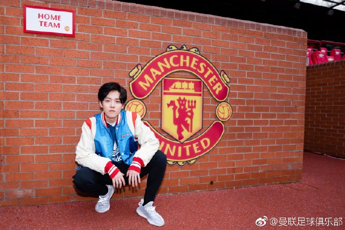 鹿晗生日关晓彤没有表示引网友围观！爱好足球、球技得到足坛大佬范志毅认可的鹿晗可不是一般的“小鲜肉”