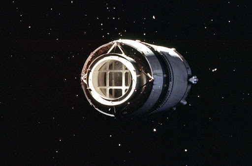 地球一天能制造多少垃圾,地球上的垃圾可以运到月球吗