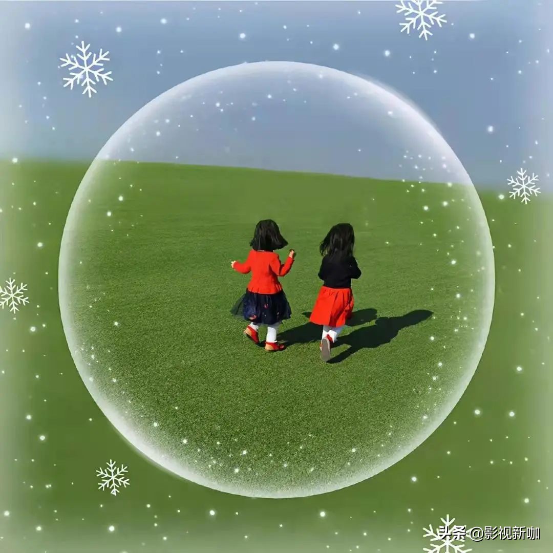 谢娜张杰抱女儿晒太阳,谢娜晒双胞胎女儿