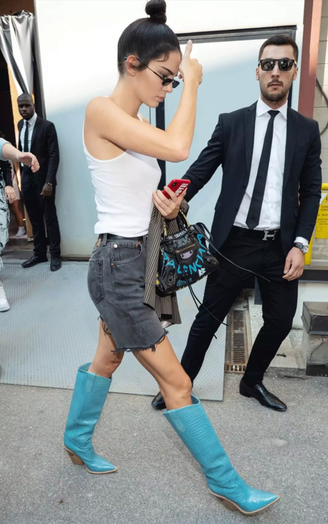 这种靴子长得这么丑又显腿短，可刘雯、泫雅却爱得要死