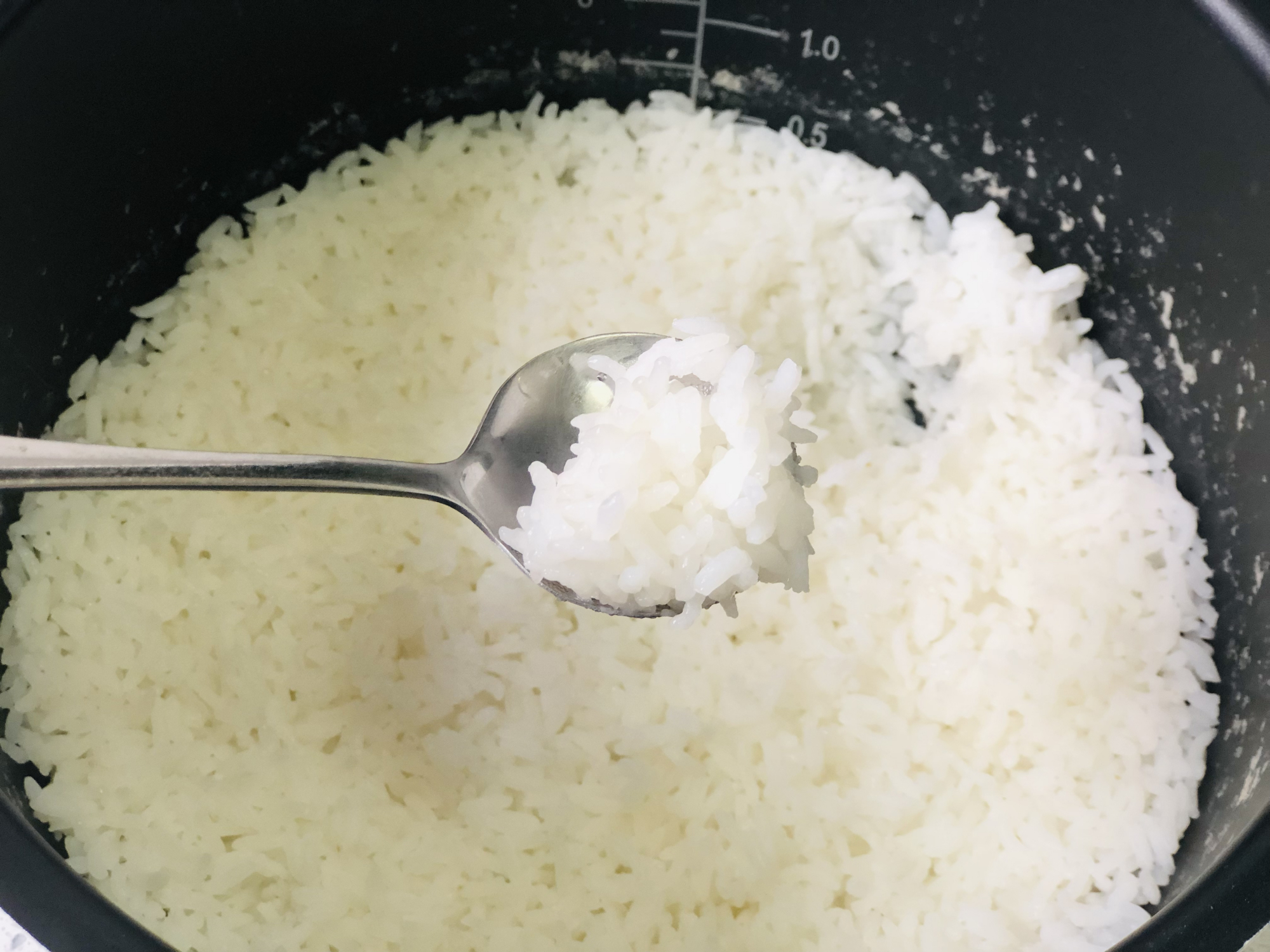 大米蒸米饭要注意什么,蒸大米的时候用不用水淘一下