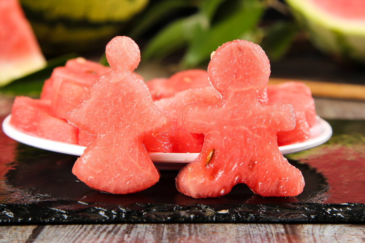 西瓜可以冷冻吗冷冻后还能吃吗,放在冰箱冷冻隔夜西瓜能吃吗