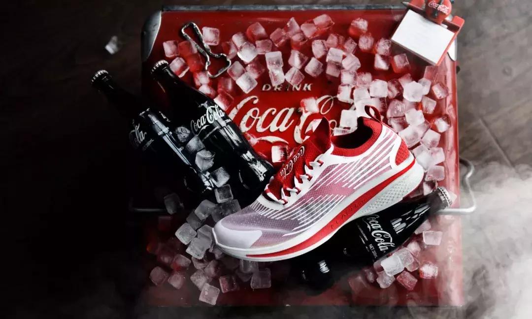 可口可乐联名跑步鞋怎么样,安踏可口可乐联名c37白熊款