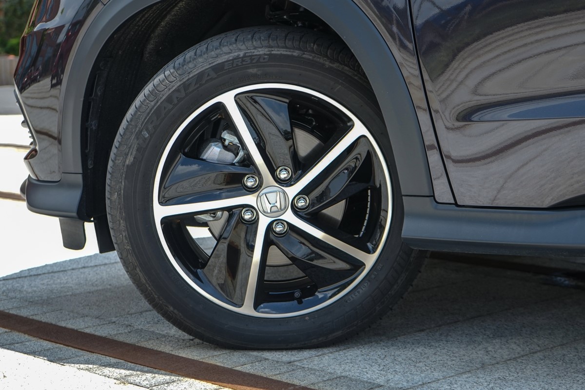 本田缤智羽翼大灯泡怎么更换,广汽本田缤智1.5t发动机型号