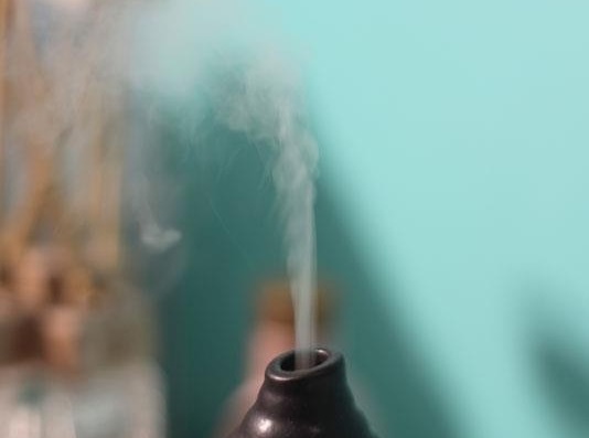 化妆品精油的功效和使用方法,精油可以当护肤品用吗