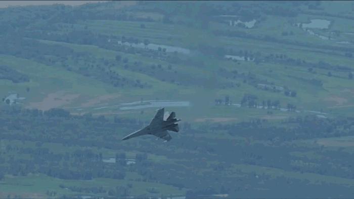 苏35厉害么,苏35强大还是歼16强大