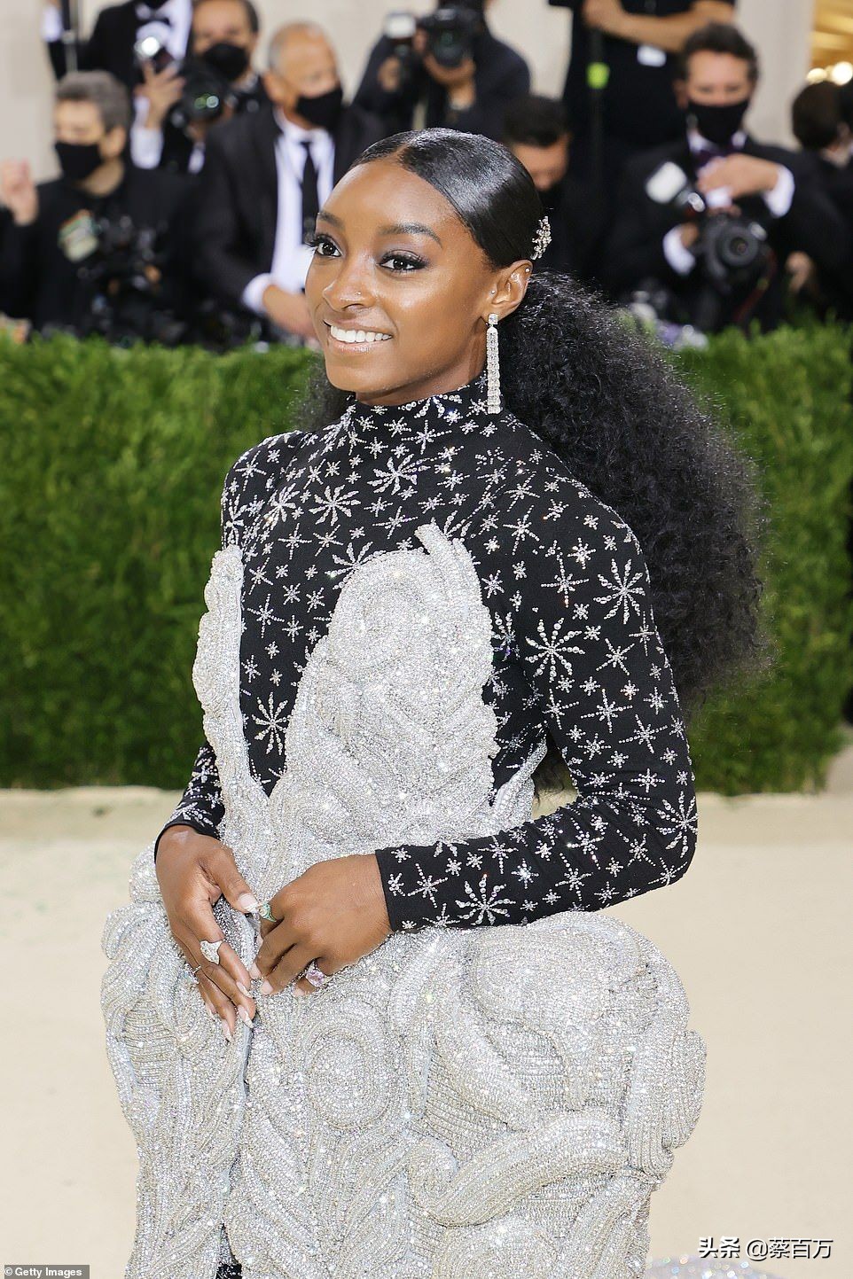 不是明星歌星、不是星二代,如何参加大都会慈善晚宴?打网球吧