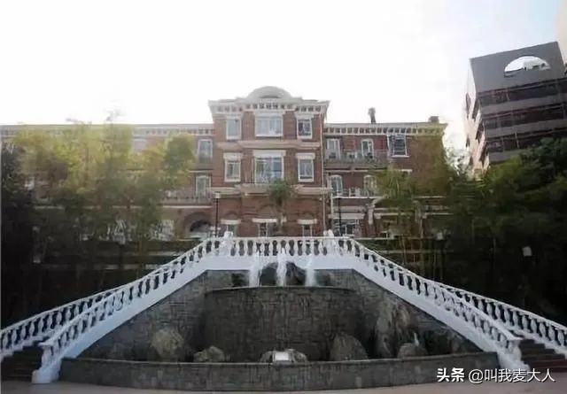 李泽楷的浪荡情史，10个女友一个比一个年轻，小26岁郭嘉文又被甩