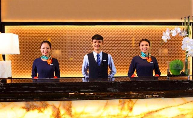 为什么酒店前台工资低还要熬夜,酒店前台工作长期夜班好吗