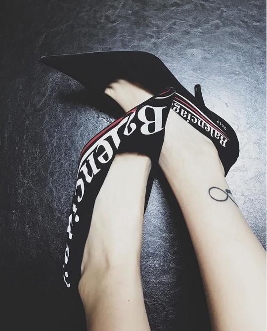 周扬青这样穿：5款时尚单品打造“酷甜系”女生，收服罗志祥