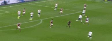 孙兴慜再创热刺历史,孙兴慜连续两年入选fifa最佳阵容