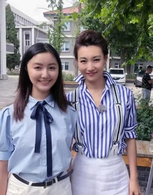 李梓萌惊艳全部照片,李梓萌播报蓝天野翻车镜头