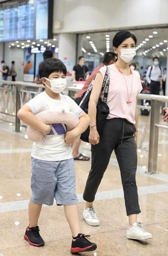 胡可装扮清纯,胡可打扮