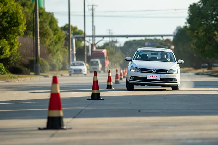 想不想跟女神一起见面,想不想和女生聊些什么