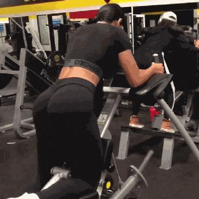 屁股太大被嘲笑，却收获百万粉丝的她，变身美女“富婆”！