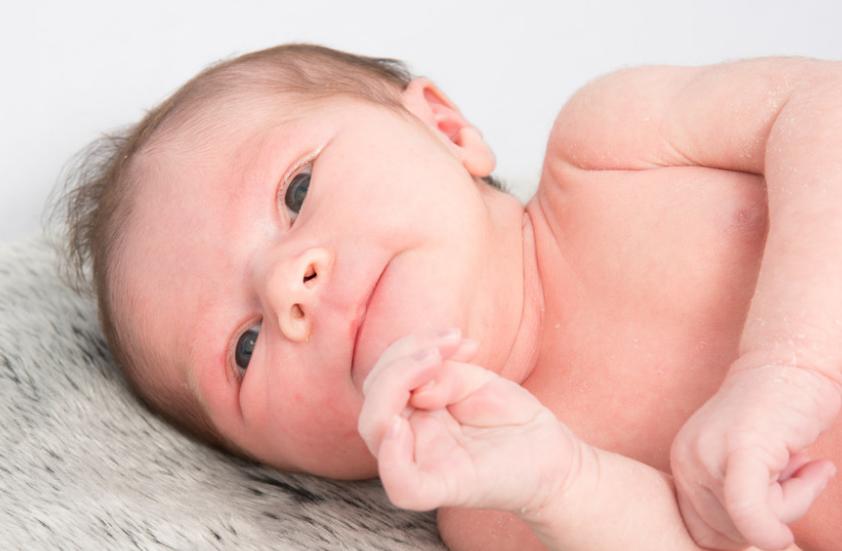 小心宝宝越长越丑6件事从小杜绝,刚出生的丑娃不要扔了