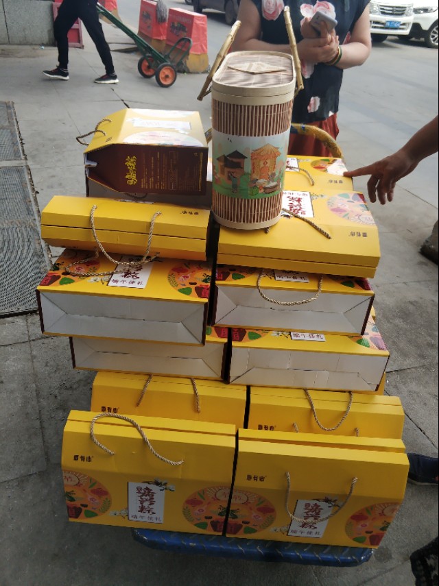 *疆新**最大的冷冻食品交易市场在这里!里面东西齐全建的也很大气!