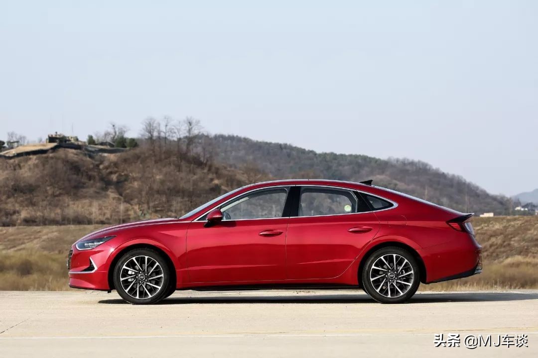 现代索纳塔韩国版第一视角试驾,现代索纳塔2.0t试驾视频