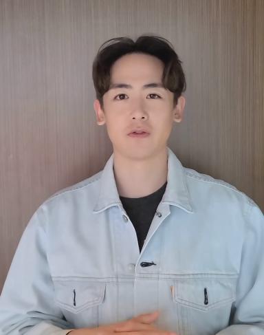 男星尼坤近照陷发际线危机，男神形象不再，维尼夫妇滤镜也救不了