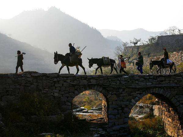 石房、石桥、石街、石巷、石桌、石凳、石碾、石磨——驴村王金庄