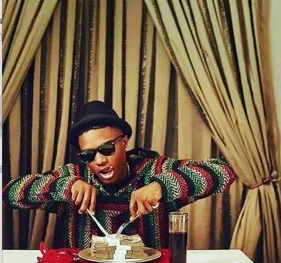 国外富二代圣诞集体炫富：私人飞机只是入门水平，奢侈品堆满全身