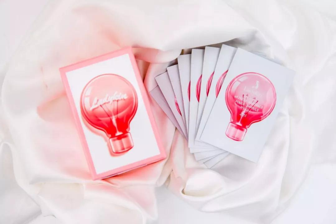 70后女星李小冉,李小冉70年代