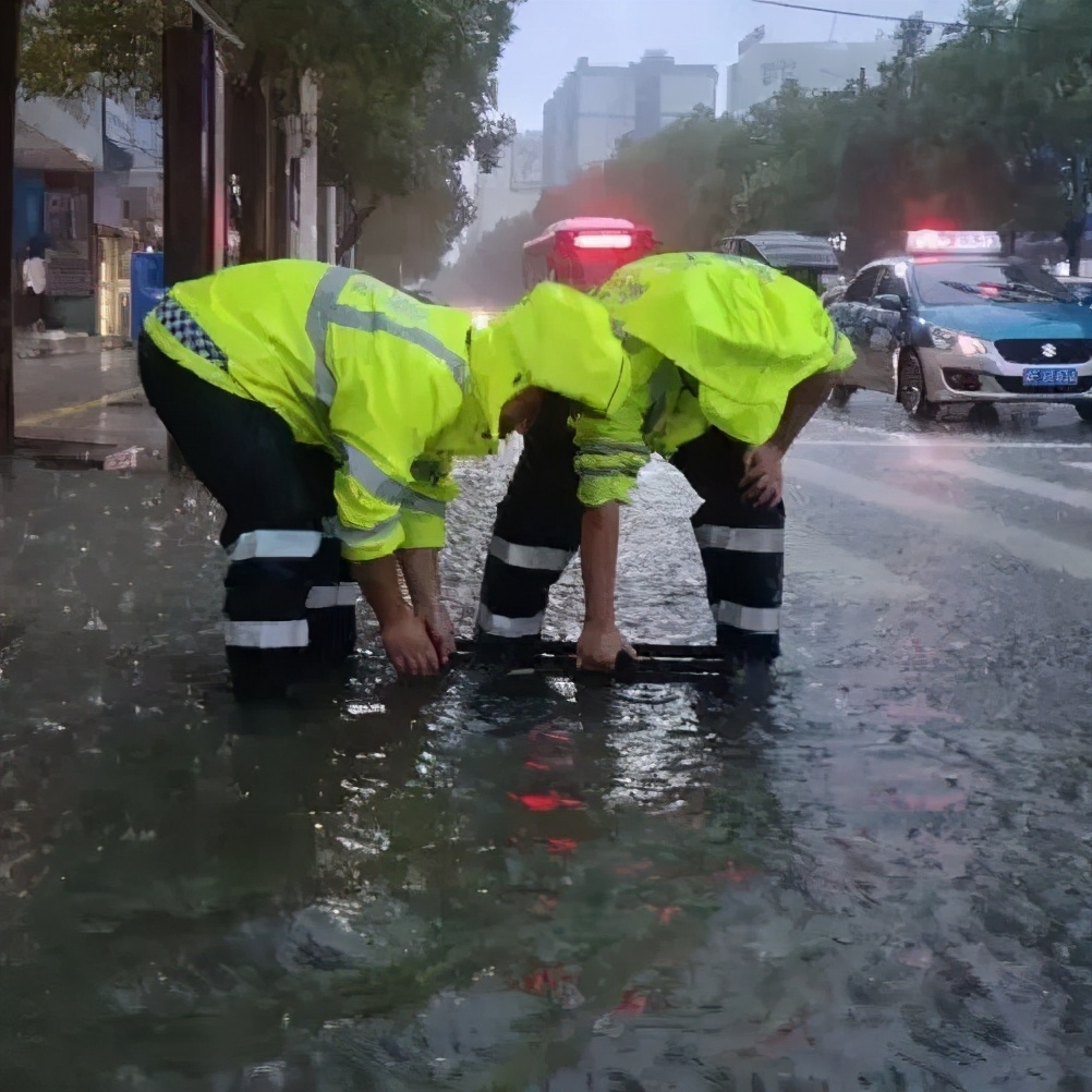 给你三秒钟选一个词语,形容岳阳的词汇