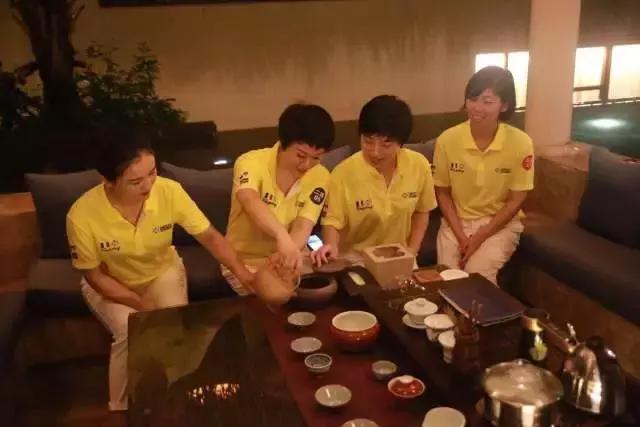 巨邦快乐集结号丨看见了，其中一艘游艇上，是我们的船长大舅哥