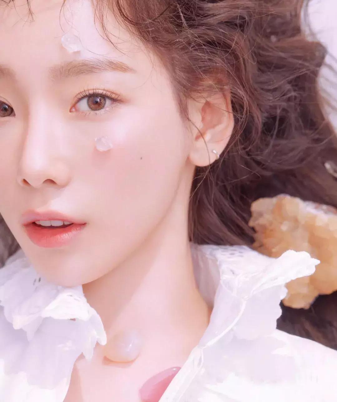 奚梦瑶穿miumiu黑钻吊带裙,158和178情侣穿搭