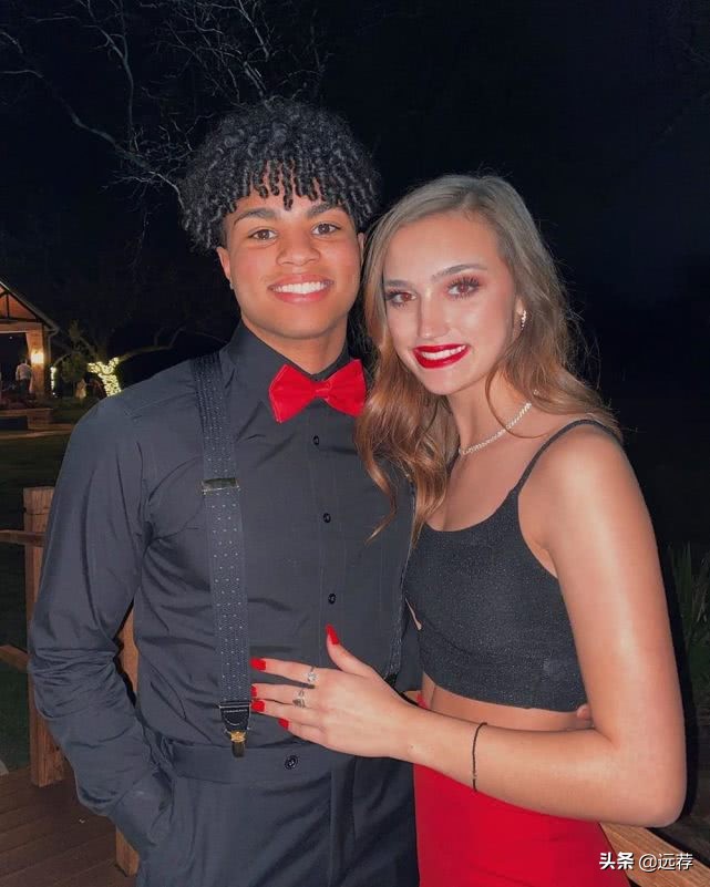 18岁澳洲女孩找黑人做男友！被无良网站公示供人羞辱