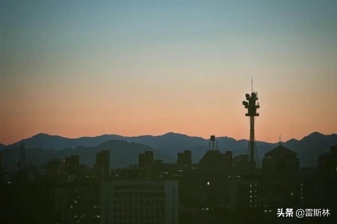 当一个人开始反复试探,当一个人开始频繁旅游