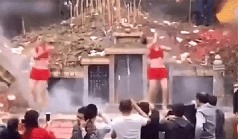 请脱衣舞女、祭品上加特林?为什么台湾人葬礼这么野?|轻武专栏