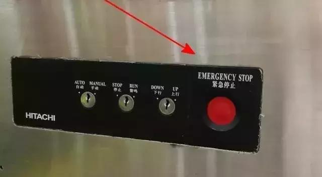 4岁男童被忘在校车里4小时后死亡,4岁男孩被遗忘车内死亡