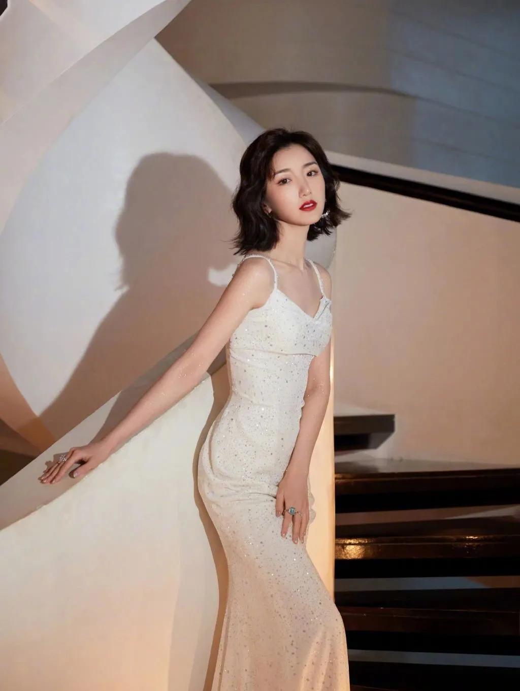 杨幂赵丽颖三个节点拉开差距,杨幂赵丽颖稳居一线