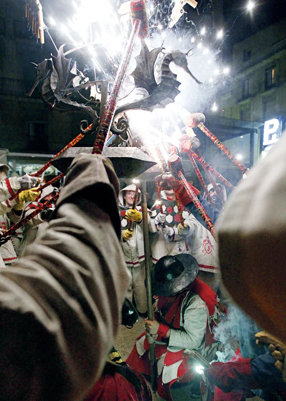 龙在西方文化象征意义,龙在西方什么意思