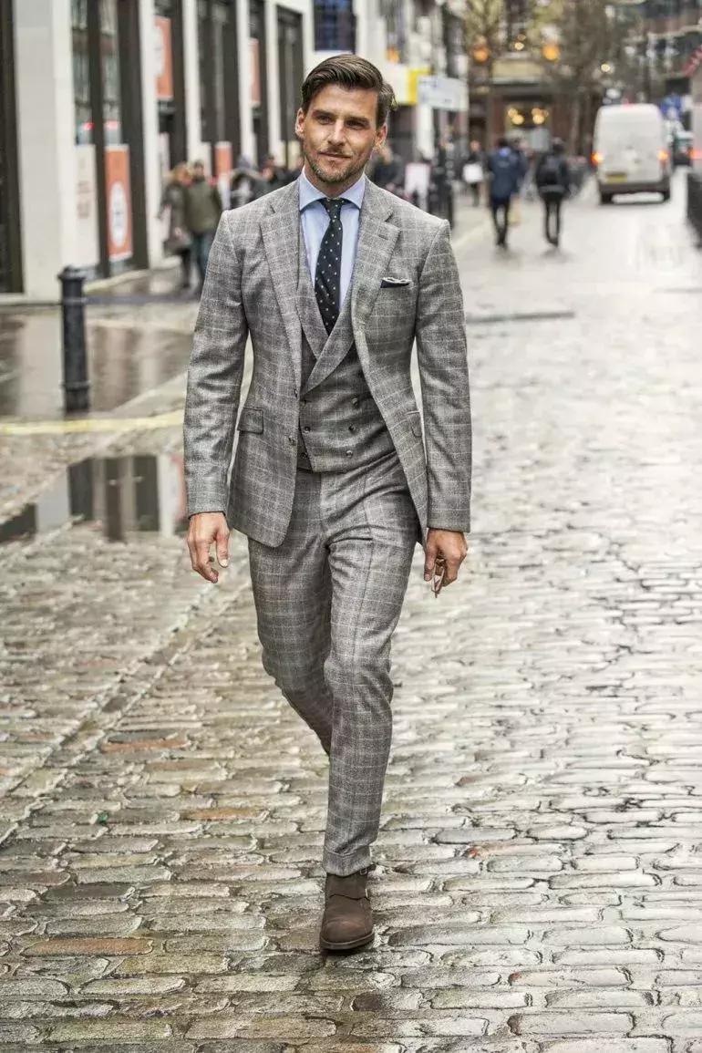 格纹西装搭配衬衫牛仔裤率性洒脱,不平凡气质穿搭