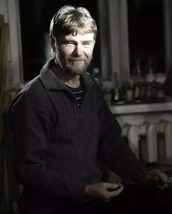 他画笔下的青春美少女人体艺术，风靡全球