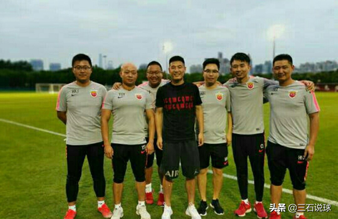 武磊重返上港！主教练主动合影，近9成中国球迷因武磊支持西班牙