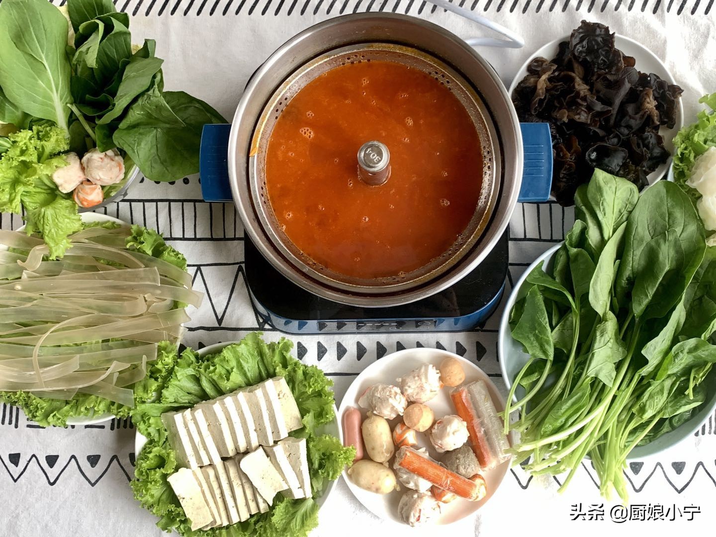 吃火锅必备菜番茄锅底,番茄锅底火锅配什么好吃