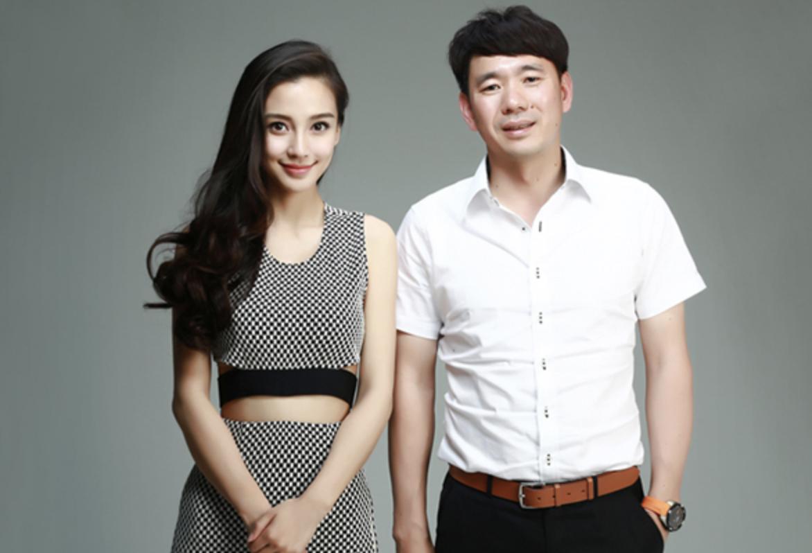 穷小子摆摊卖鞋,穷小伙卖鞋