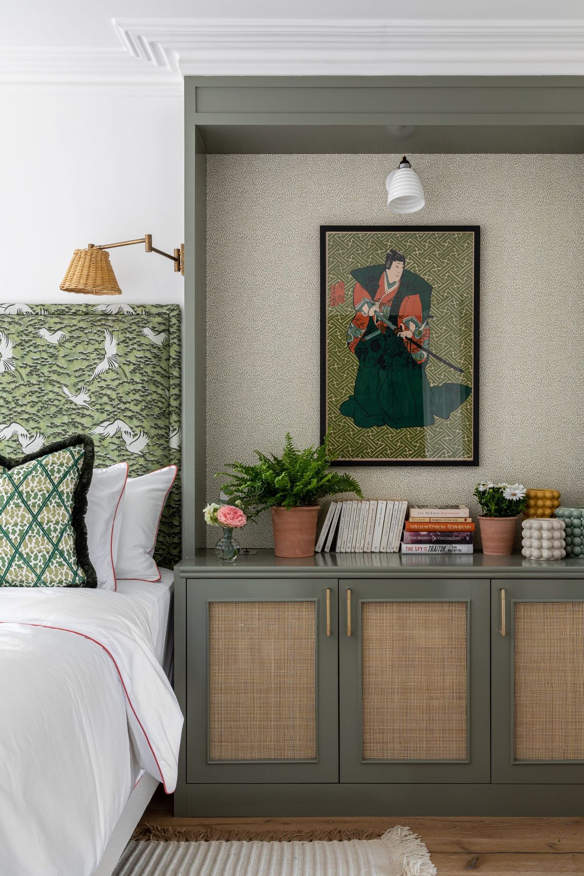 麻雀变凤凰背面图,黄铜高级轻奢装修客厅