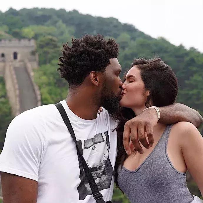 恩比德长城女友照,恩比德女友照片