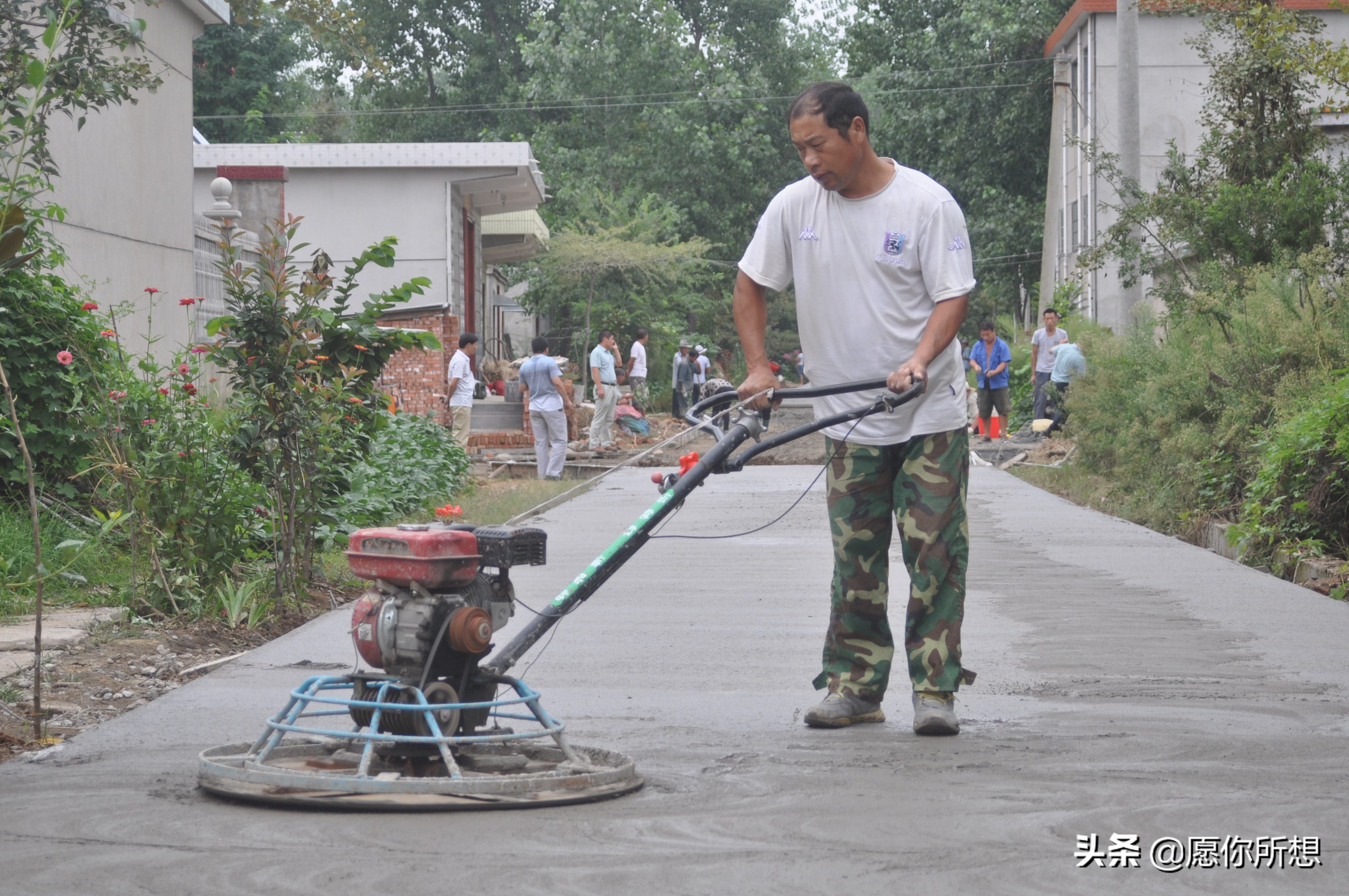 农村道路修路的最新政策,要想富先修路带来的好处