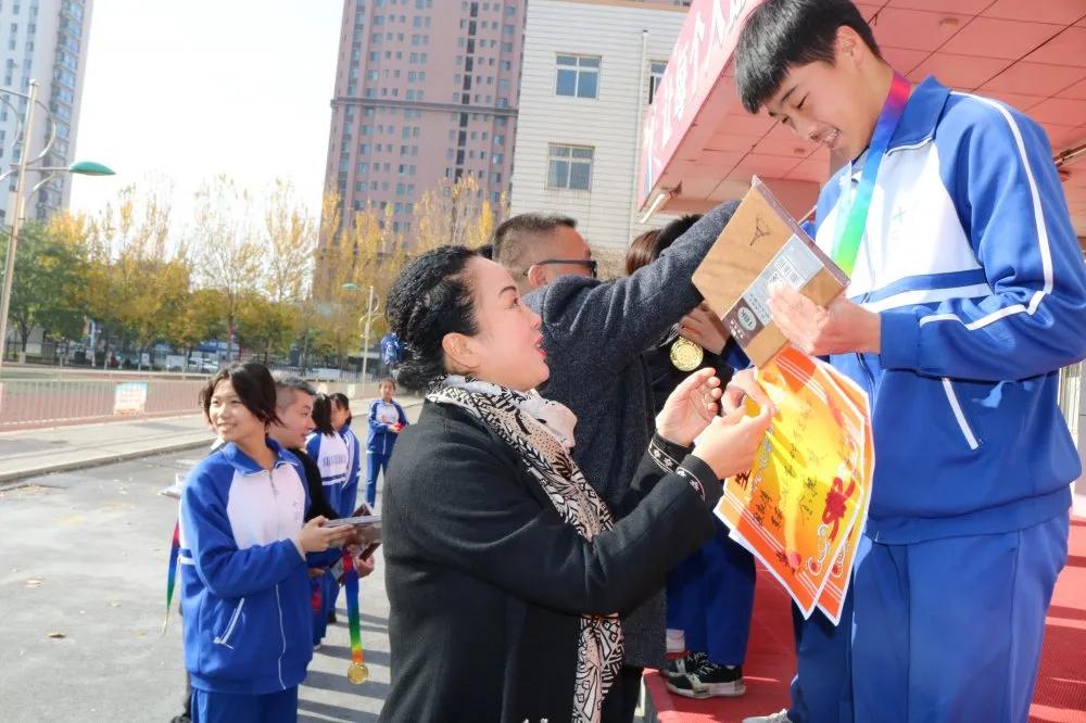 百米11″12,曾收到恒大邀请,辽阳市十四中学的这个少年未来可期