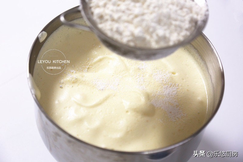 鸡蛋面粉花生油蛋糕,纯花生油鸡蛋白糖老式蛋糕做法