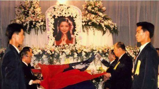 江山笑烟雨遥是一首什么歌,江山笑烟雨遥歌名