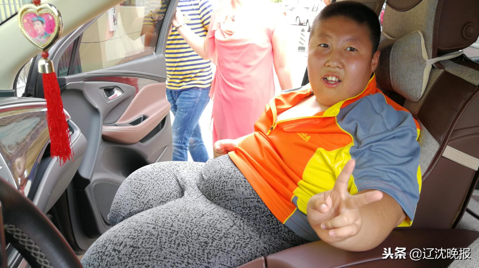 12岁体重224斤！腰围1.2米！妈防儿偷吃锁厨房