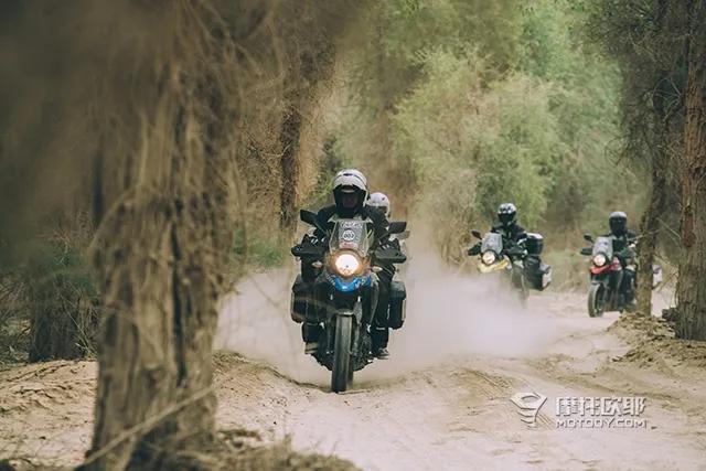 为什么说豪爵铃木DL250是入门级探险旅行车的佳选