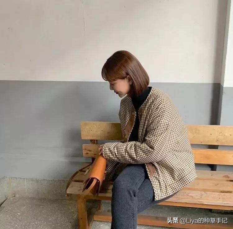 冬季羊羔毛卫衣怎么搭配才好看,冬款羊羔毛卫衣怎么搭配才好看