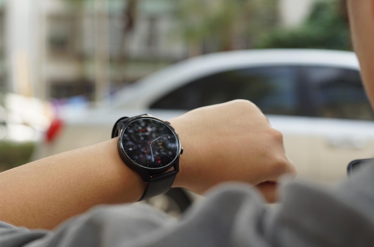 小米智能手表强势来袭，售价仅为华为一半，不买就亏了